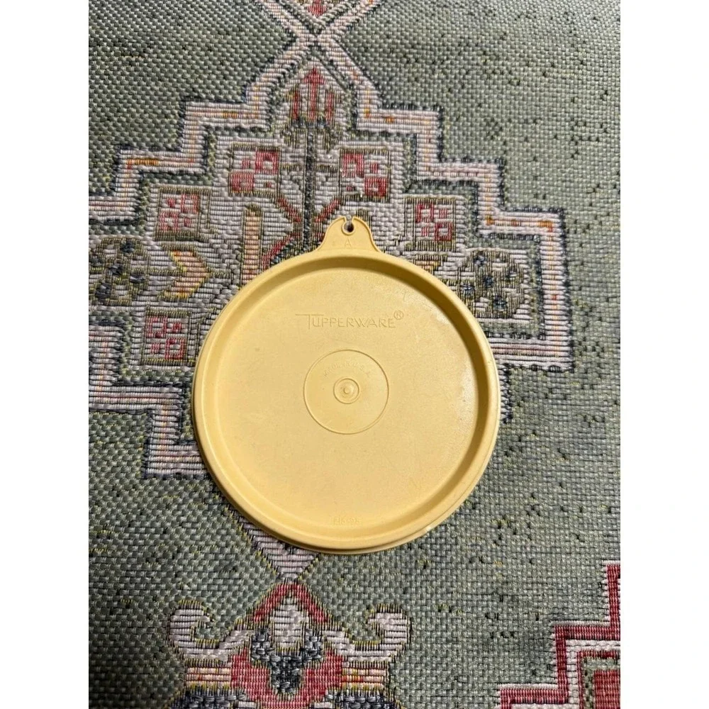 Vintage Tupperware Yellow Seal Lid Replacement 215-95 Made in USA 4.5 Inch